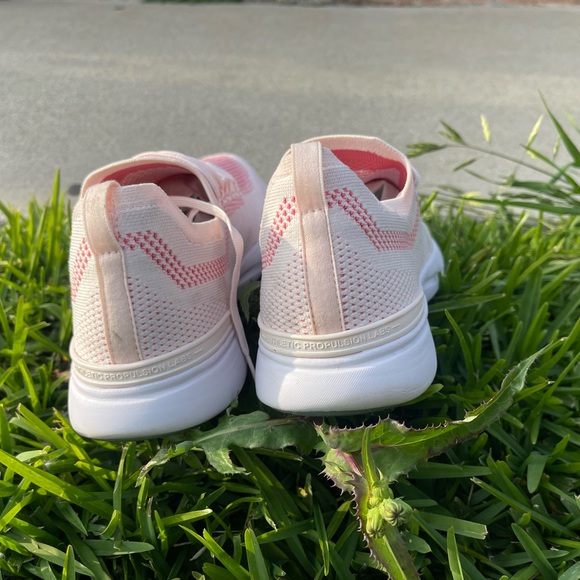 APL TechLoom Breeze women’s Athletic shoes 9.5 cream fire coral white - Picture 10 of 12